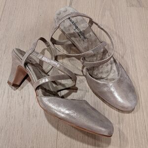 Walking Cradles Women's Gold Heels